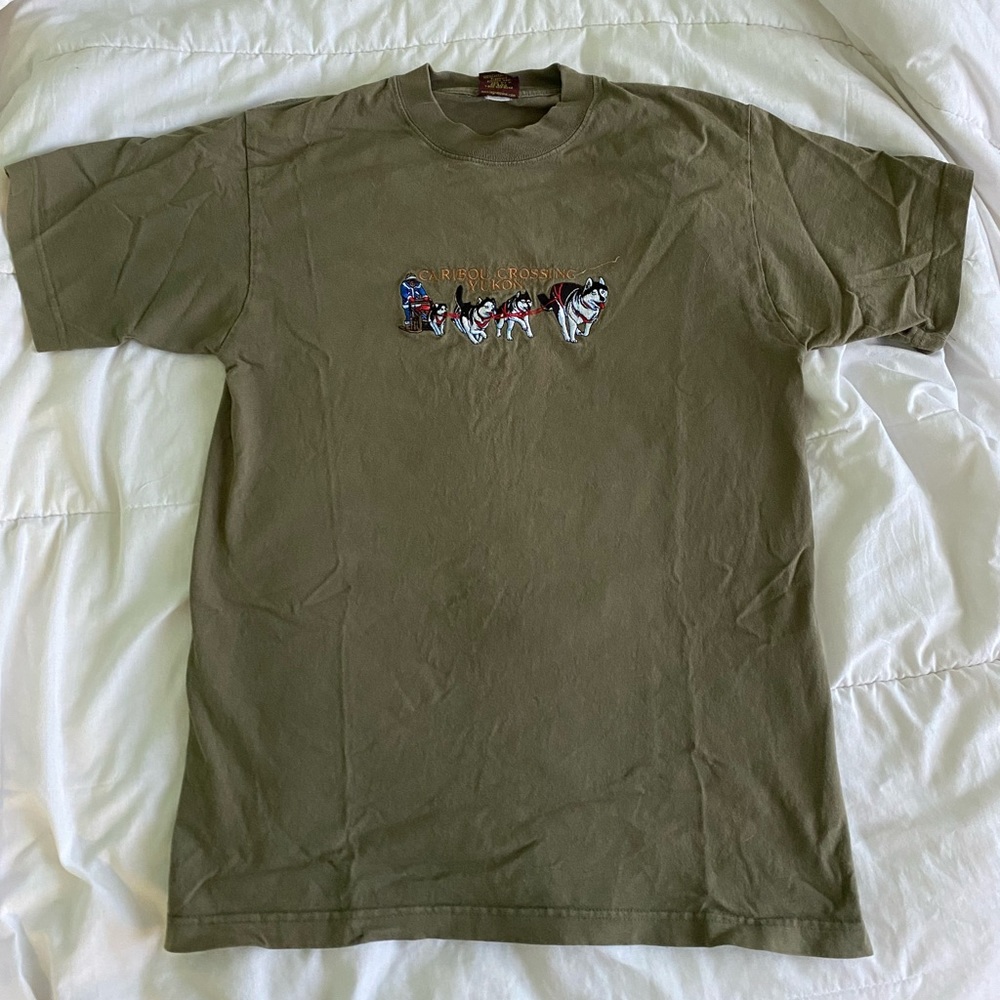 Vintage Caribou Crossing Yukon tshirt with embroidered husky dogs